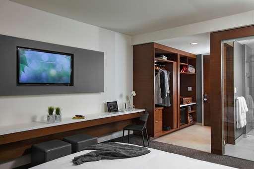 Mere Hotel Winnipeg Room photo